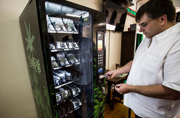 Máquina de vending bolsas marihuana
